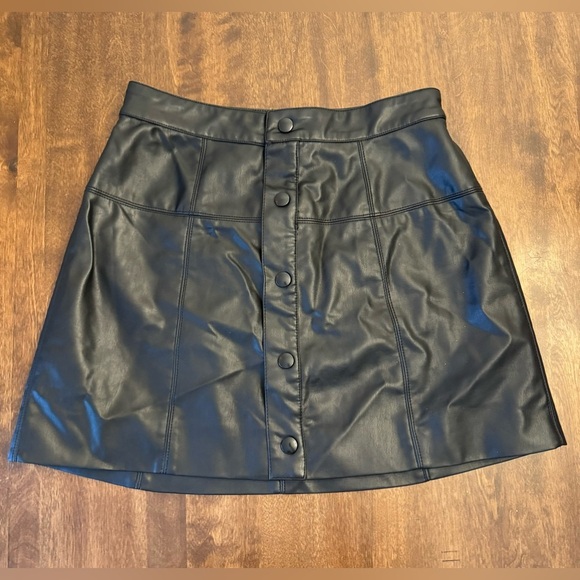 EUC! Free People Maisie Vegan Mini Skirt, sz 6 - Picture 2 of 6